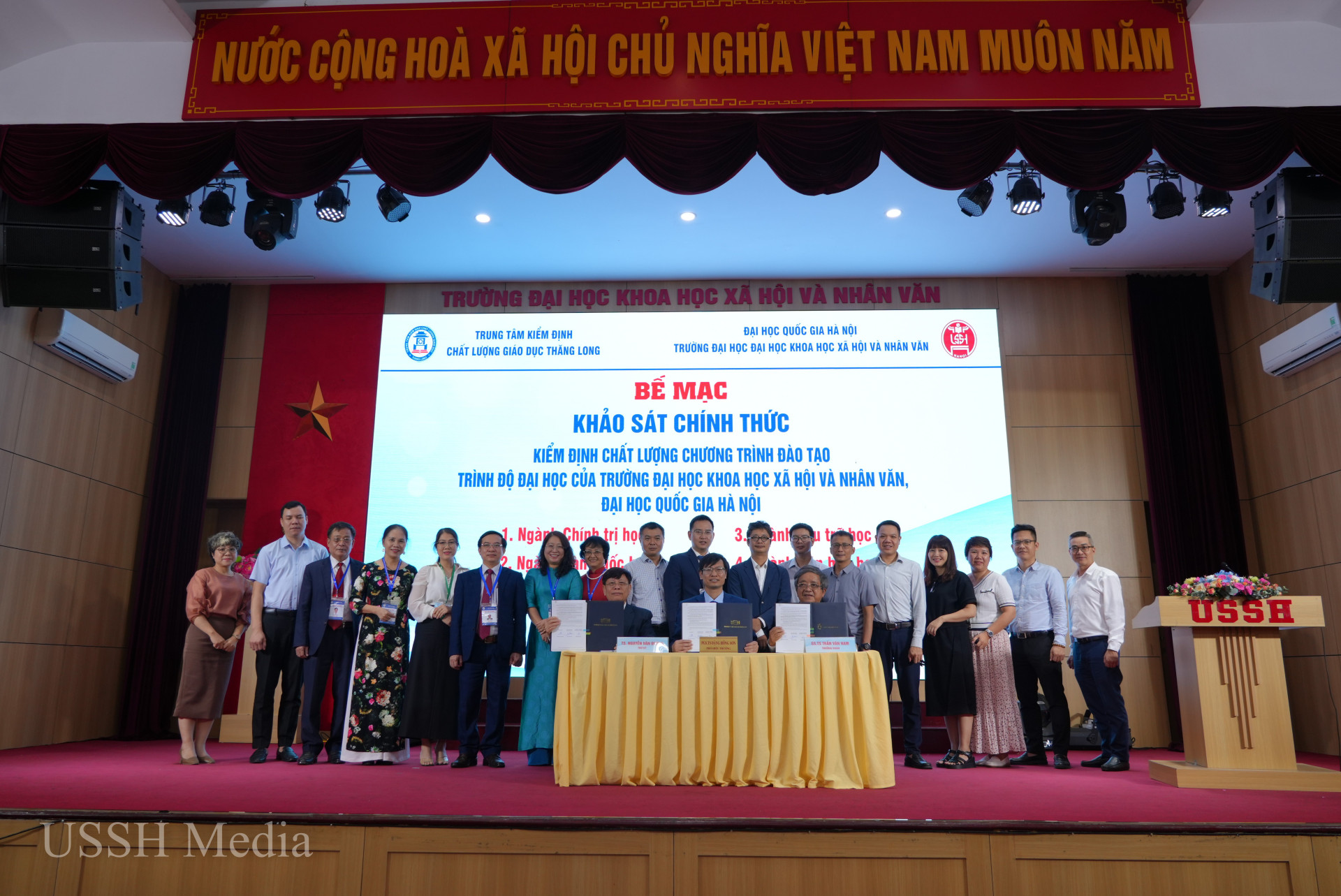 Bế mạc đợt khảo sát chính thức đánh giá ngoài 04 CTĐT trình độ đại học của Trường ĐH KHXH&NV